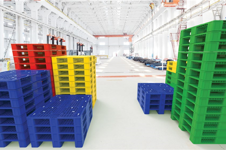 Pallet nhựa phổ biến và ứng dụng tuyệt vời của chúng trong đời sống